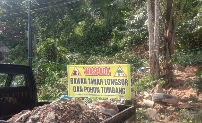 Warga Terdampak Amblasan Tanah di Perumahan Keledang Mas Baru Tunggu Tindak Lanjut Penanganan dari Pengembang