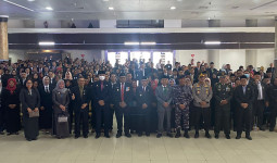 Bupati Ardiansyah Serahkan Tanda Kehormatan SLKS untuk 441 ASN Kutim