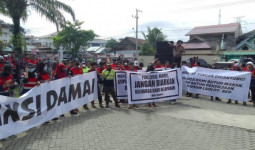 Ratusan Karyawan PT BEP Demo di DPRD Kaltim, Mohon Penghentian Penyidikan untuk Keadilan