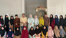 Asti Mazar Tinjau Rehab Ruang Kelas Ponpes Ibsil Qur'an, Dorong Santriwati untuk Berprestasi