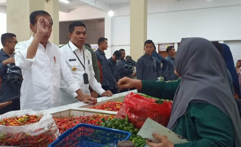 Tiba di Samarinda, Presiden Jokowi Langsung ke Pasar Merdeka