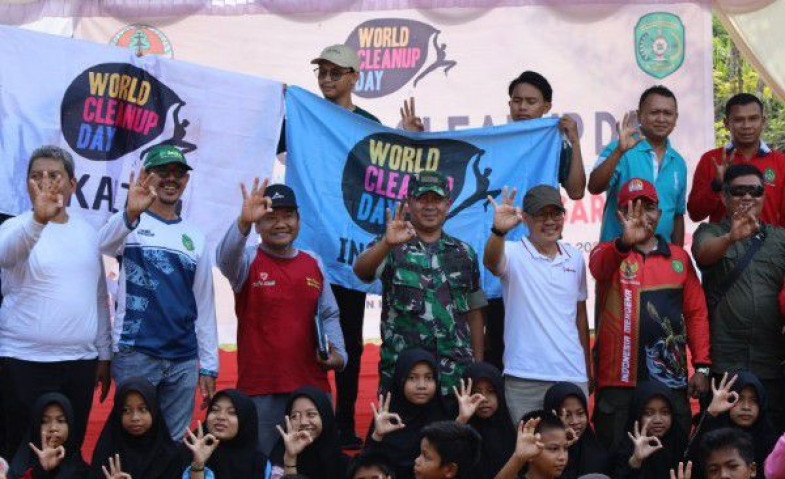 Gelar Aksi Pungut Sampah, DLHK Kukar Peringati World Cleanup Day 2023