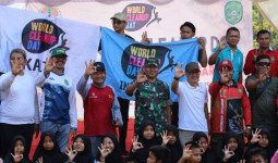 Gelar Aksi Pungut Sampah, DLHK Kukar Peringati World Cleanup Day 2023