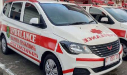 Kecamatan Tenggarong Serahkan Lima Unit Mobil Ambulans ke Kelurahan dan Desa