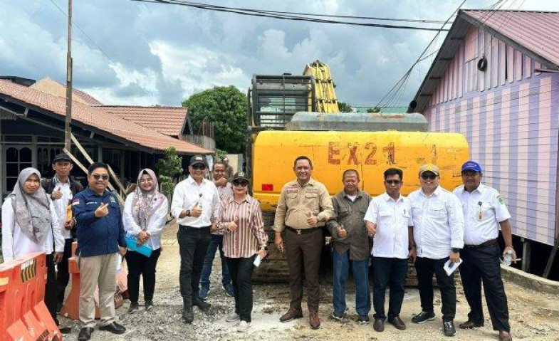 Wakil Ketua DPRD Kaltim Seno Aji Mengecek Langsung Pembangunan Drainase Kelurahan Loa Ipuh, Tenggarong, Kukar