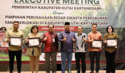 Dinilai Berkontribusi Memajukan Daerah, Bupati Kukar Beri Penghargaan untuk Perusahaan Perkebunan