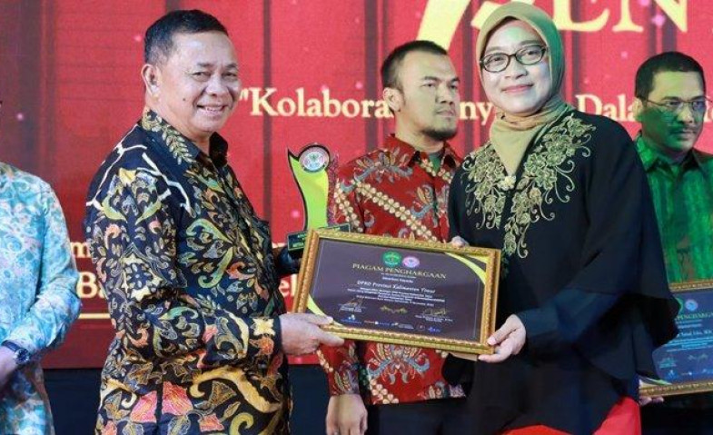 DPRD Kalimantan Timur Terima Penghargaan Mitra Strategis KPID Kaltim