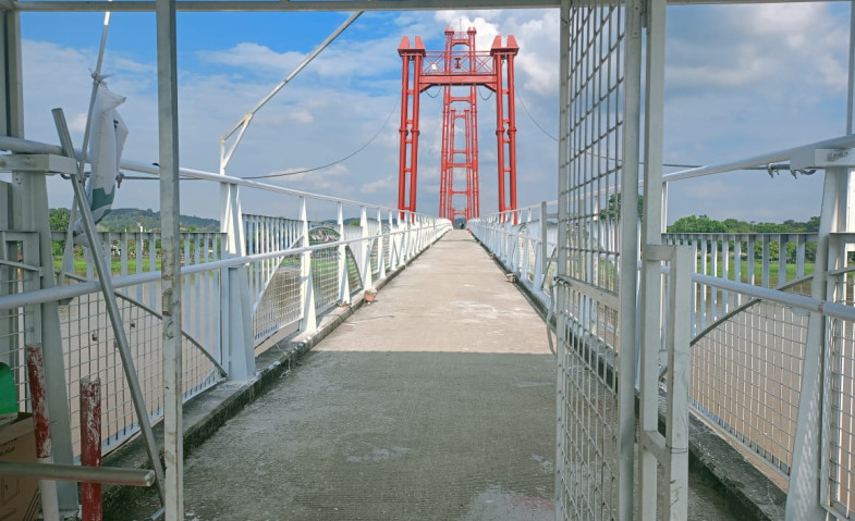 Jembatan Repo-Repo Pulau Kumala Kini Bercahaya dengan Lampu Warna-Warni