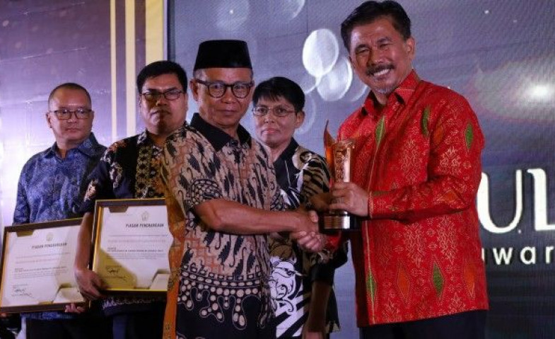 Program Terang Kampongku Bawa Pemkab Kukar Raih Penghargaan dari Universitas Mulawarman