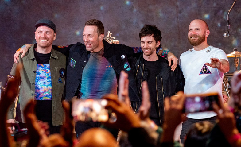 Puluhan Orang Kembali Lakukan Unjuk Rasa, Minta Agar Konser Coldplay Dibatalkan