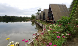 Sulap Lahan Eks Tambang Jadi Tempat Wisata, Danau Kumbara di Desa Kota Bangun III Ramai Pengunjung