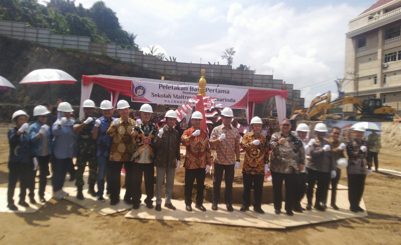 Wali Kota Andi Harun Letakkan Batu Pertama Pembangunan Sekolah Maitreyawira Kota Samarinda