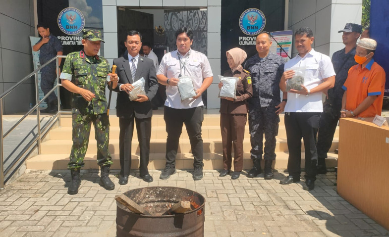 BNN Kaltim Musnahkan Barang Bukti Ganja 1,4 Kg Asal Medan, Dikirim Lewat Ekspedisi