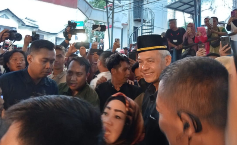 Kampanye di Samarinda, Ganjar Pranowo Bikin Pedagang Pasar Segiri Histeris