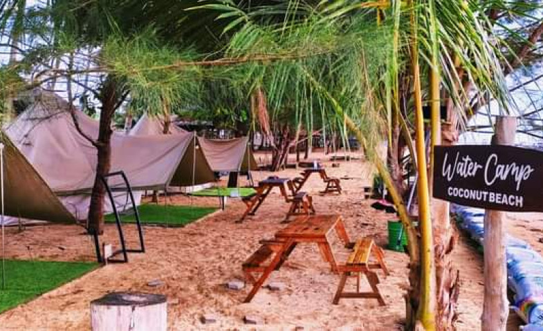 Nikmati Liburan di Pantai Coconut Beach dengan Konsep Glamping Mewah