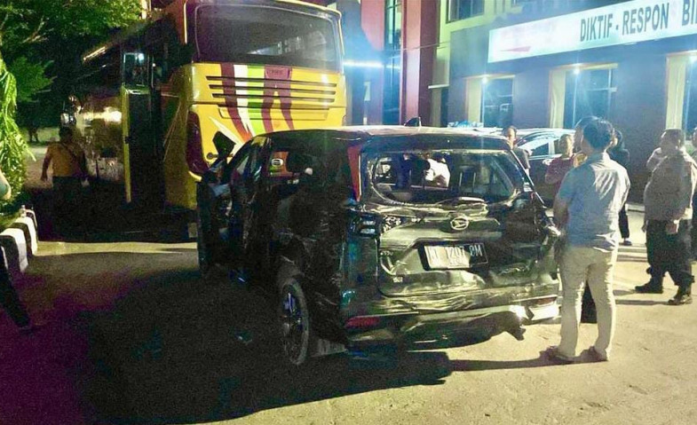 Viral Aksi Brutal Kejar-kejaran Bus vs Mobil Penumpang di Samarinda, Begini Kronologi Lengkapnya