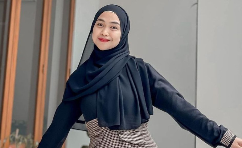 Diisukan Cerai dengan Teuku Ryan, Ria Ricis Keciduk Foto Bareng Mantan Gebetan Pakai Baju Serasi