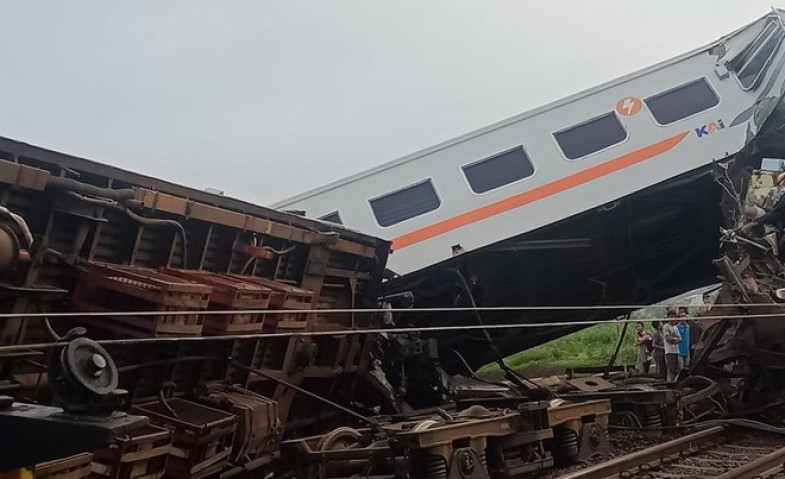 Kecelakaan Kereta Api Turangga vs Bandung Raya Tewaskan Sedikitnya 3 Orang, Termasuk Masinis