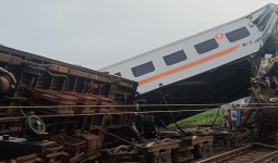 Kecelakaan Kereta Api Turangga vs Bandung Raya Tewaskan Sedikitnya 3 Orang, Termasuk Masinis