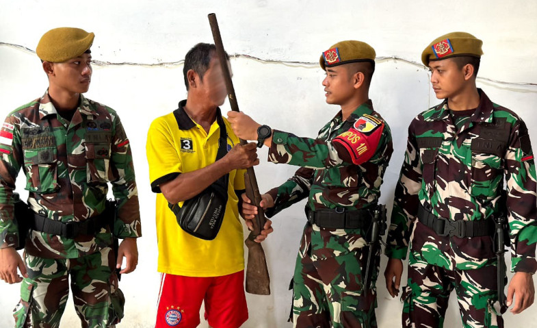 Dukung Keamanan Wilayah, Warga Serahkan Senpi Rakitannya ke TNI