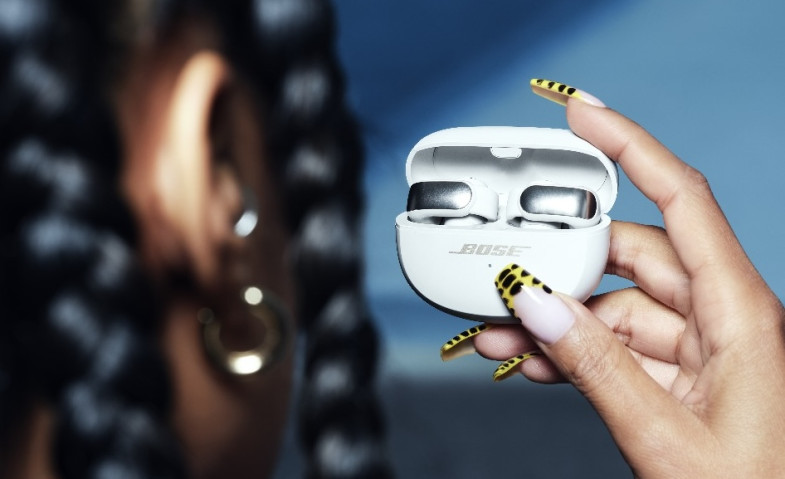Menikmati Musik Menggunakan Bose Ultra Open Earbuds Jadi Cara Efektif Meredakan Stres Saat Mudik