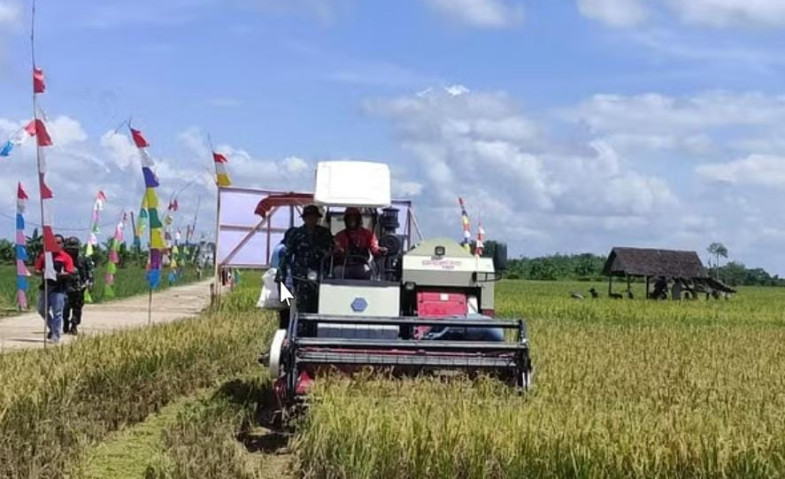 Gelontorkan Rp700 Miliar, Pemkab Kukar Salurkan Berbagai Bantuan ke Petani Demi Pengembangan Pertanian