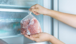 Jangan Dicuci! Ini 7 Tips Menyimpan Daging Kurban yang Benar Agar Tahan Lama dan Tetap Sehat