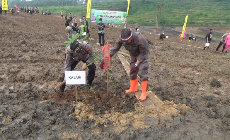 Tanam 1.000 Pohon untuk Pelestarian Lingkungan dan Ketahanan Pangan di Samarinda