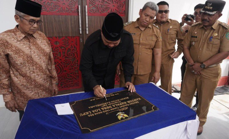 Bupati Edi Damansyah Resmikan Kantor Desa Loa Lepu di Tenggarong Seberang, Berikan Pelayanan Terbaik dan Semangat Baru