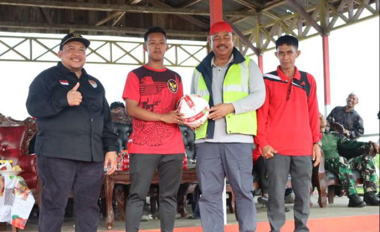 Bupati Kukar Edi Damansyah Buka Turnamen Sepak Bola Sabintulung Cup 2024