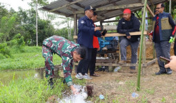 Bupati Kukar Edi Damansyah Tinjau Pemanfaatan Pompa Irigasi di Desa Loa Kulu