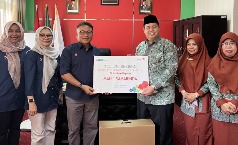 GM Witel Samarinda Salurkan Bantuan dari CDC serta PIJAR Sekolah ke MAN 1 Samarinda