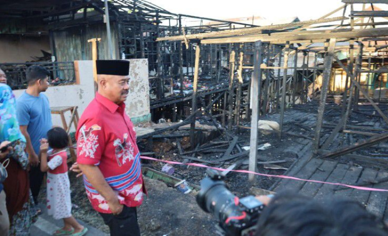 Hanguskan Rumah Warga di Loa Ipuh, Bupati Kukar Edi Damansyah Tinjau Korban Kebakaran