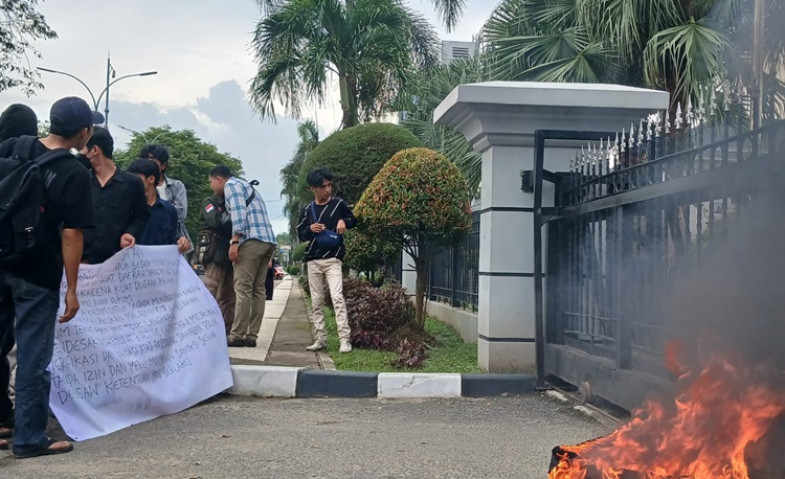 Mahasiswa Demo di Depan Kantor Gubernur Kaltim, Pertanyakan Dugaan Maladministrasi Pejabat Publik