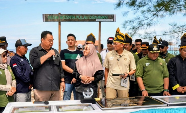 Menparekraf Sandiaga Uno Kunjungi Pulau Derawan dalam Rangka ADWI 2024