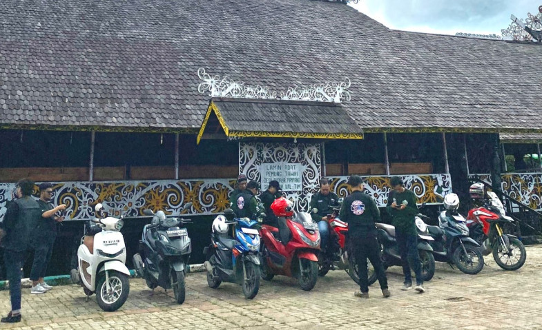 Rangkul Komunitas, Astra Motor Kaltim 2 Kunjungi Wisata Budaya Lokal Lewat Borneo Explore