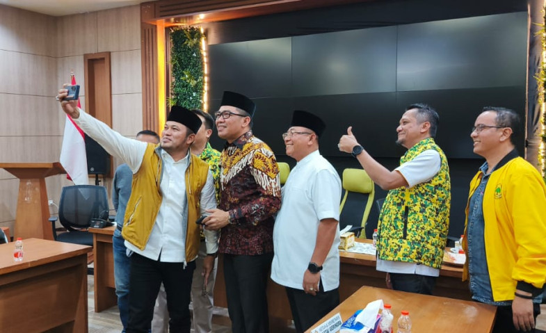 Andi Harun-Saefuddin Zuhri Selfie Bareng Pengurus DPD Golkar Kaltim, Sinyal Dukungan di Pilkada Samarinda?