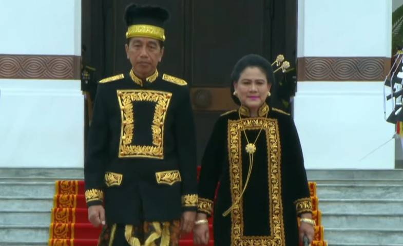 Mengenal Baju Kustin, Pakaian Adat Kesultanan Kutai yang Dikenakan Jokowi Saat Upacara di IKN