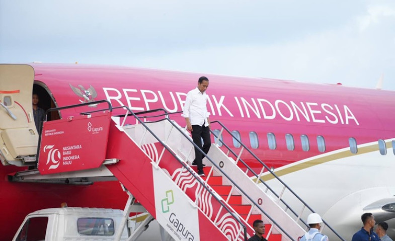 Presiden Jokowi Tiba di IKN, Siap Pimpin Rapat Kabinet Perdana