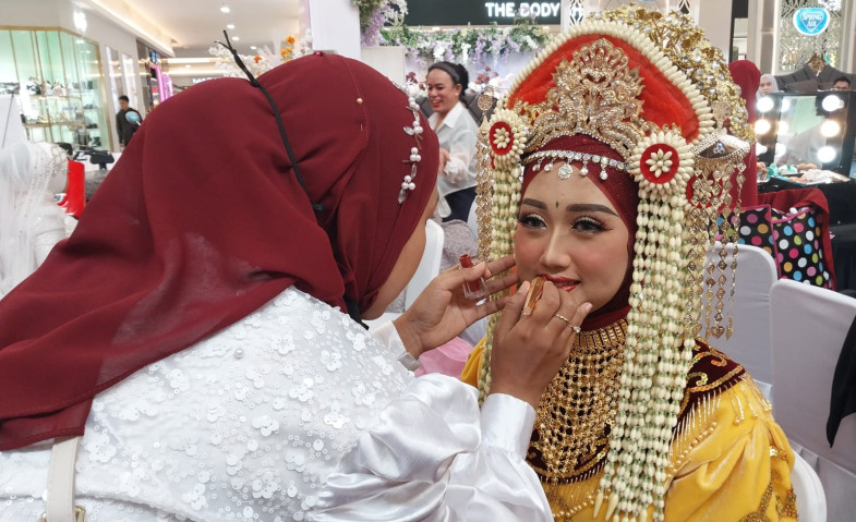 Semarakkan Peringatan HUT ke-79 RI, MUA Community Samarinda Gelar Make Up Show Pengantin