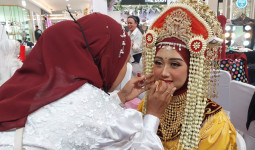 Semarakkan Peringatan HUT ke-79 RI, MUA Community Samarinda Gelar Make Up Show Pengantin