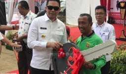 Wali Kota Samarinda Salurkan Bantuan di Loa Janan Ilir