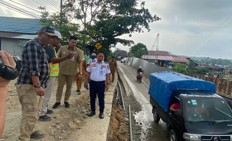 Jalan Amblas di Desa Jembayan, Pjs Bupati Kukar Siapkan Jalur Alternatif