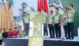 Jokowi Ikut Lari Bersama Ribuan Peserta Nusantara TNI Fun Run 2024 di IKN