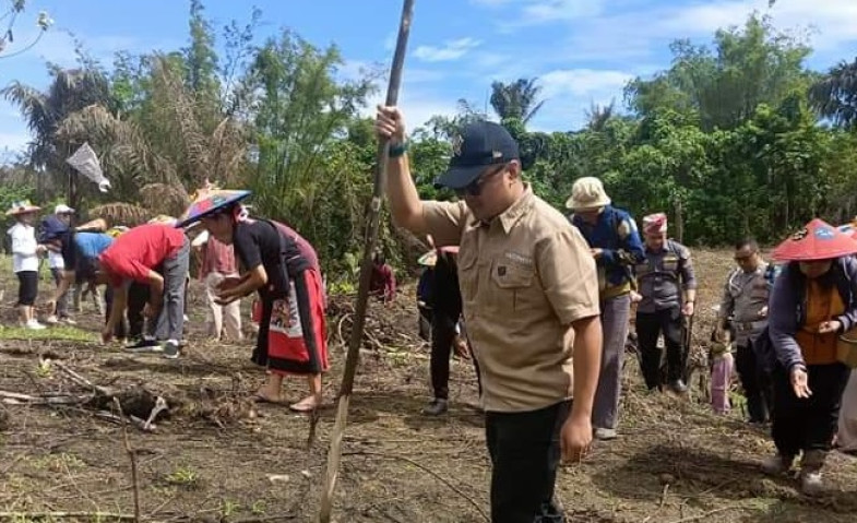 Melihat Festival Nugal Padi Gunung di Dusun Putak