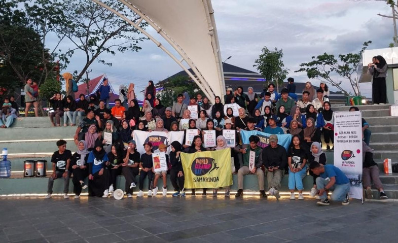 Peduli Lingkungan, Puluhan Gen Z Ikuti Plogging Bareng World Cleanup Day di Teras Samarinda