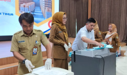 Dispora Kaltim Serahkan 142 Arsip Statis Bersejarah ke DPK, Ribuan Berkas Lama Dimusnahkan