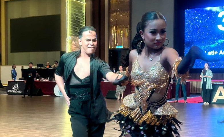 Pasangan Pedansa Kaltim Ridwansyah dan Bernadette Gisele Raih Emas di TDL CUP 2024 Malaysia