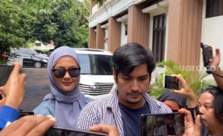 Terungkap Sosok Laki-laki yang Setia Menemani Paula Verhoeven di Sidang Cerai, Ada Hubungan Khusus?