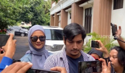 Terungkap Sosok Laki-laki yang Setia Menemani Paula Verhoeven di Sidang Cerai, Ada Hubungan Khusus?